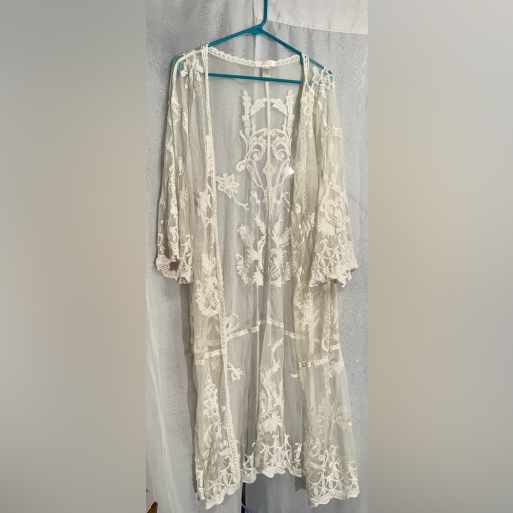 Elegant Cream Lace Kimono